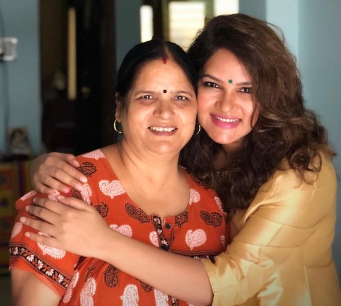 Kamna Pathak with her mother