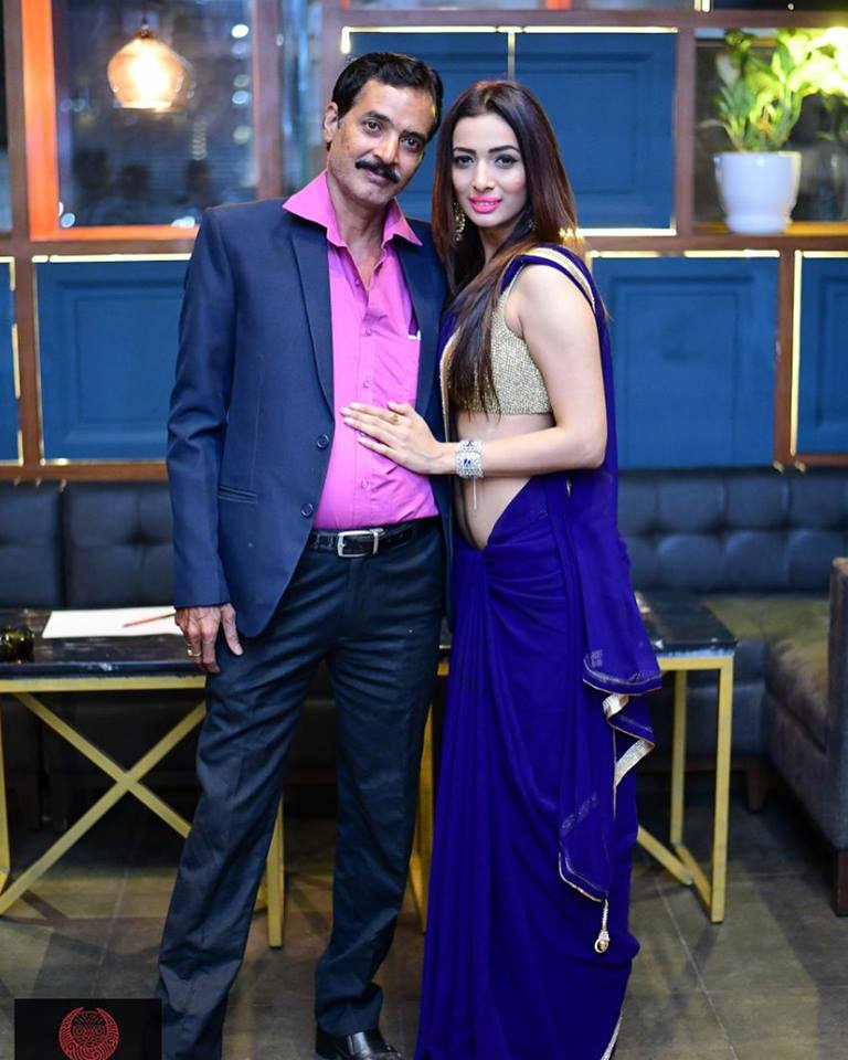 Heena Panchal with her father 