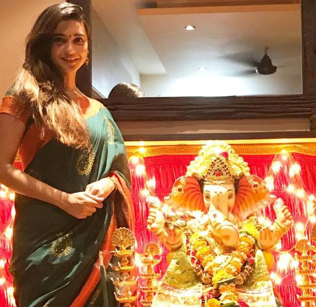 Shivani Surve with the idol of Lord Ganesha