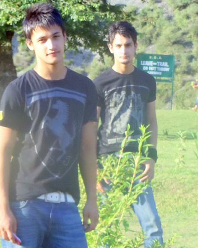 Asim Riaz With His Brother 