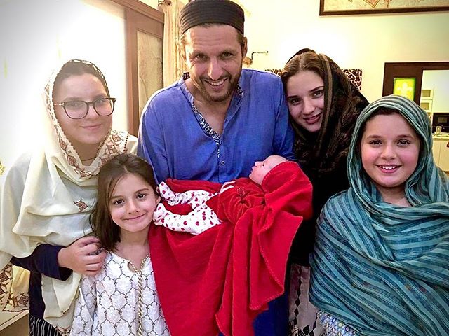 Shahid Afridi with his daughter