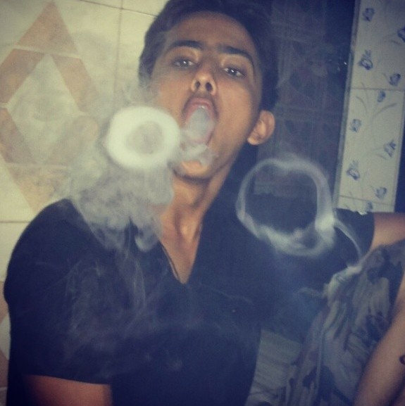 Adnaan Shaikh smoking 