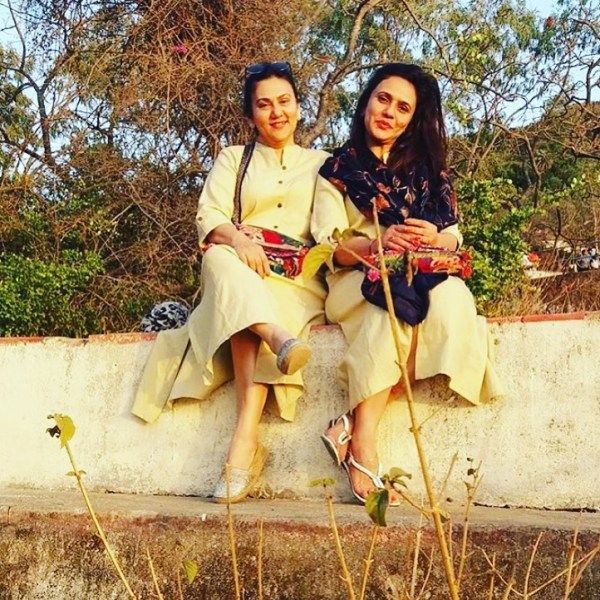 Deepika Chikhalia with her sister Arti