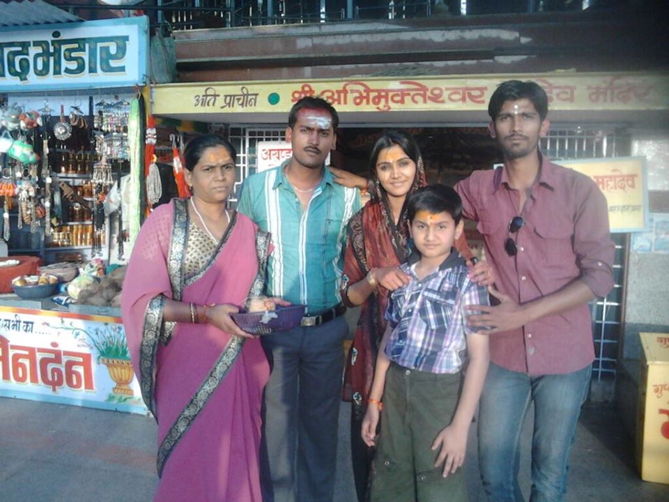 Naina Yadav family