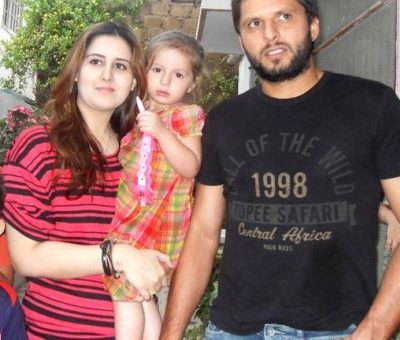 Shahid Afridi with his wife