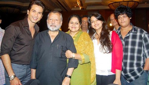 Sanah Kapoor withy her family