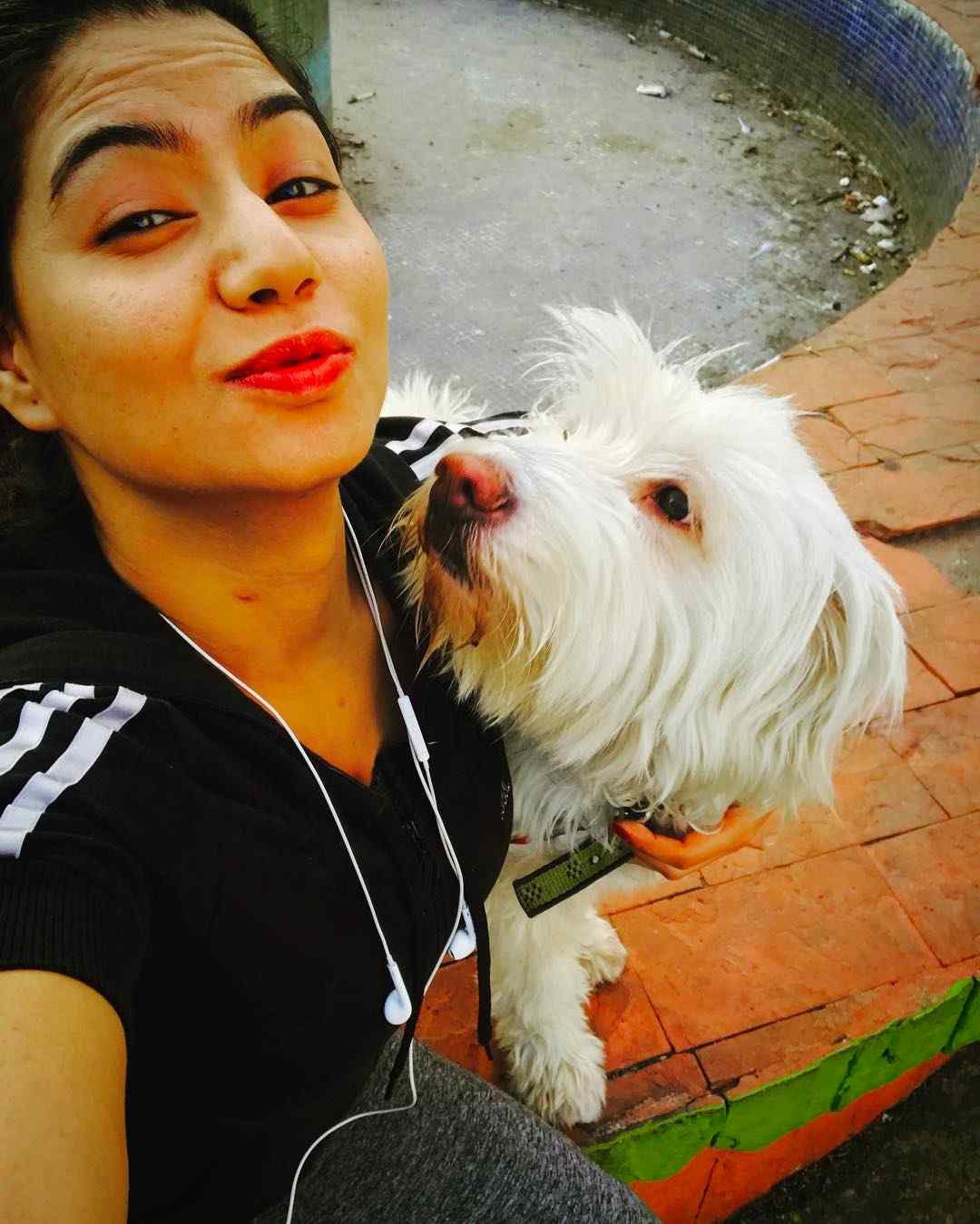  Tanya Desai dog lover