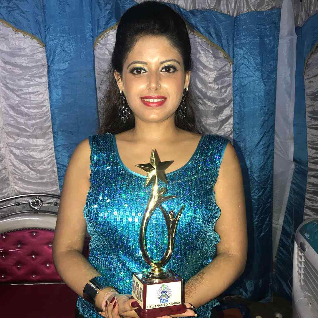 Sneha Paul with her Award 