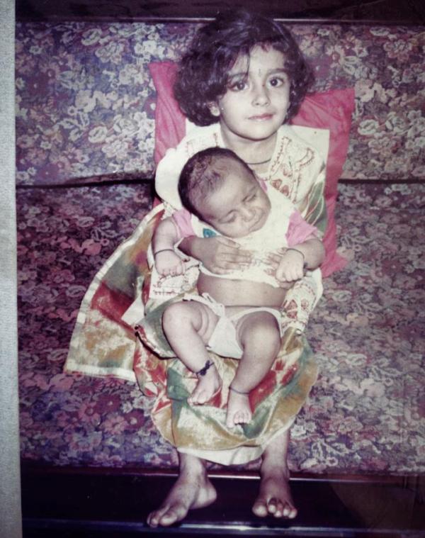 Jinal Joshi childhood image with her brother