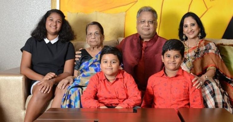 Rekha Jhunjhunwala with her family 