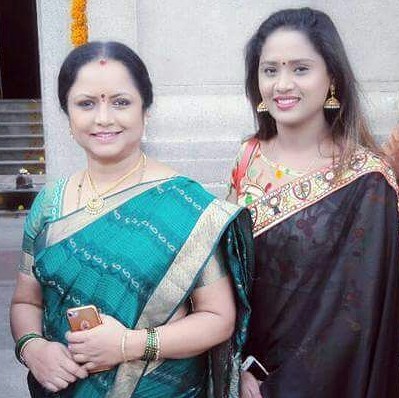 Keerthi Keshav Bhat with her mother 