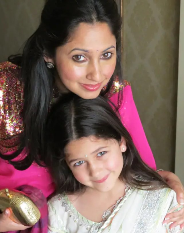 Naomika Saran with her mother Rinke Khanna