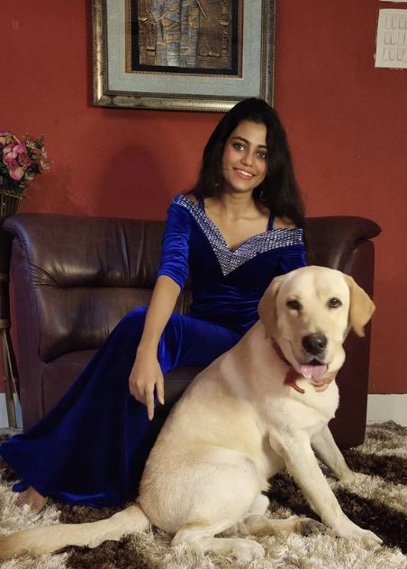 Shivangi Roy with her dog 