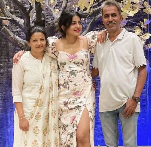 Namratha Gowda with her parents 