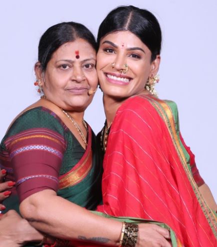 Neethu Vanajaksshi with her mother 