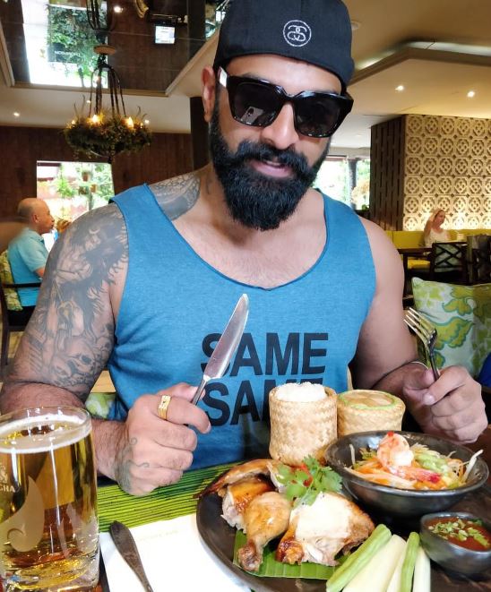 Vinay Gowda eating non-vegetarian food