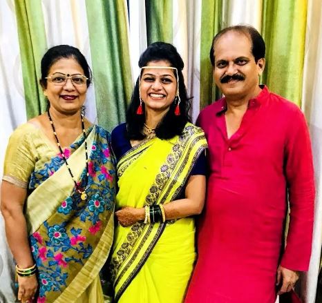 Purva Kaushik with her parents 